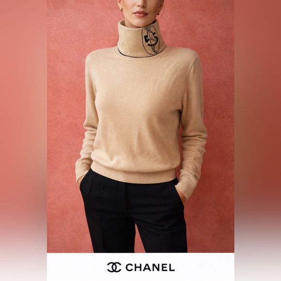 CHANEL Beige Turtleneck Cashmere Sweater like new